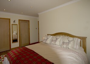 2 bedrooms, iron/ironing board, free WiFi, bed sheets - Ardnamurchan Holiday Home, close to Acharacle and Salen (Acharacle)