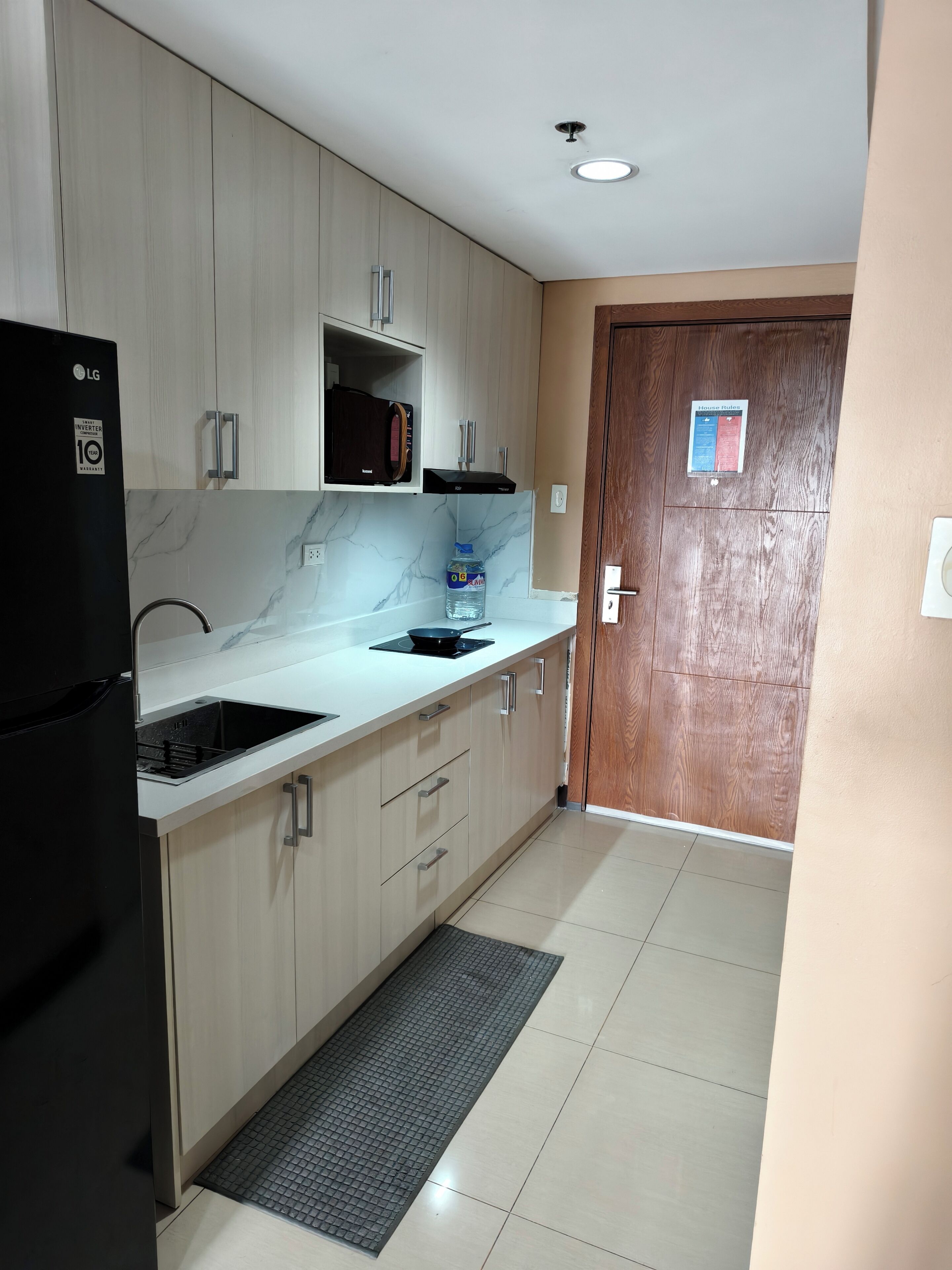Fridge, microwave, stovetop, electric kettle