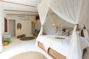 3 bedrooms, in-room safe, iron/ironing board, WiFi