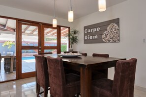 Dining - Villa Carpe Diem – Great Escape – Dream Paradise - 5 Star reviewws! (Noord)