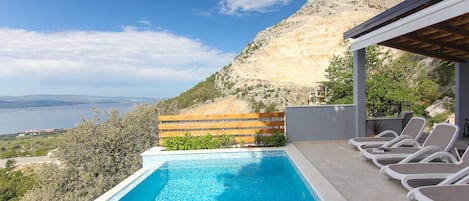 Piscina all'aperto, una piscina riscaldata