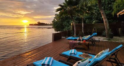 Villa moderne avec piscine en bord de mer sur l'Ăźle de Moorea