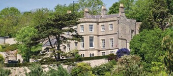 VICTORIAN ANNEXE - BATH - sleeps 4 guests in 2 bedrooms