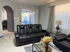 Smart TV - Find Tranquility: Escape Life’s Chaos in a Soul-Soothing Oasis Vacation Home (Kissimmee)