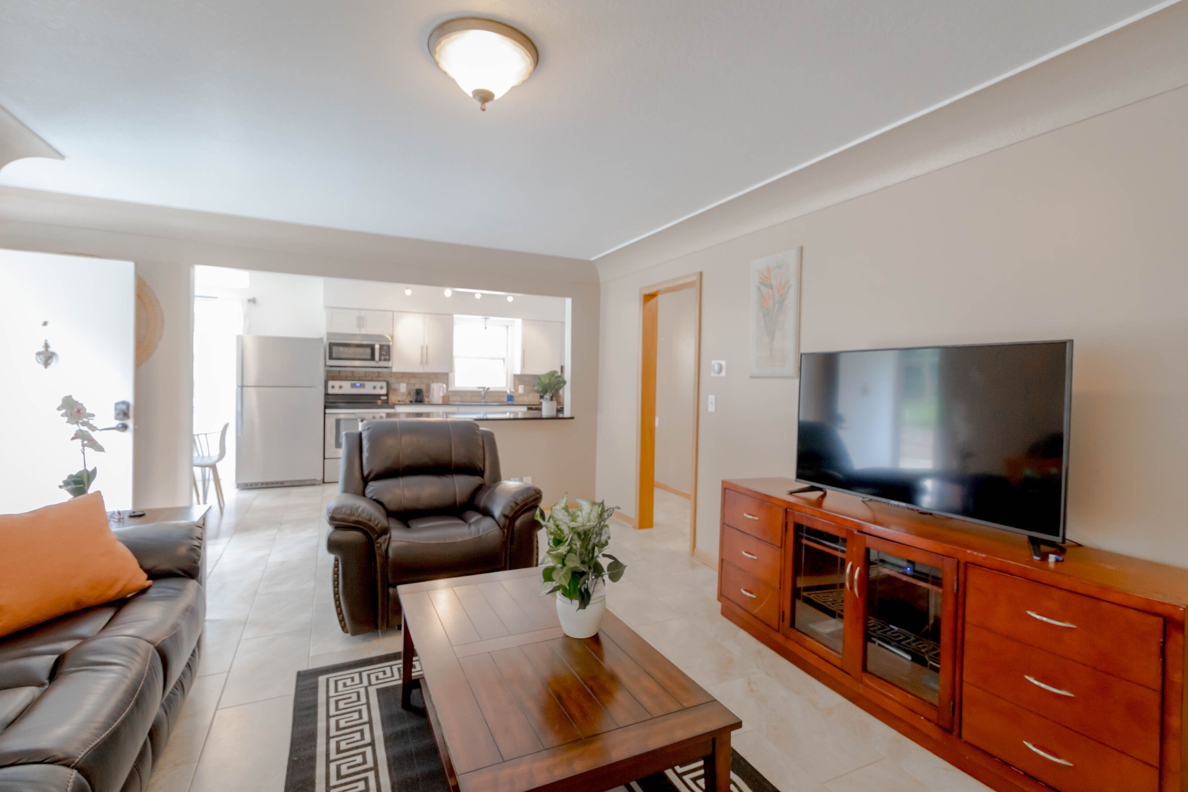 RitaBNB 907 14th Unit #1 · Cozy 2BR close to Mayo (14#1)