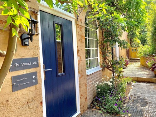 Stylish Duplex nr EMA with Free Gym & Pool Access