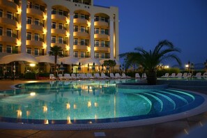 Piscine couverte, piscine extérieure