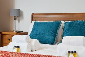 1 bedroom, desk, iron/ironing board, WiFi