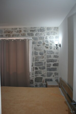 2 slaapkamers, een strijkplank/strijkijzer, wifi, beddengoed