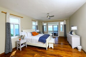 4 Schlafzimmer, Zimmersafe, Schreibtisch, Bügeleisen/Bügelbrett