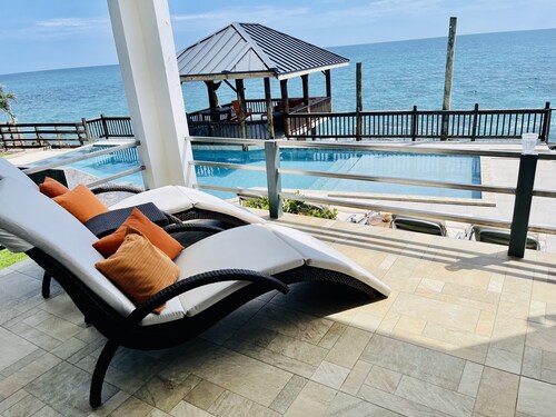 Waterfront 4 Bedroom Villa, Breakfast included ~ All-Inclusive Option Available