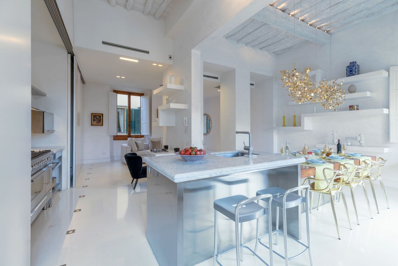 Kylskåp, mikrovågsugn, ugn och spishäll