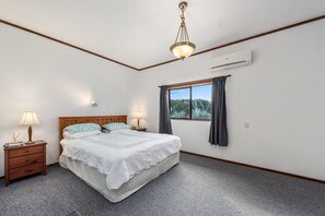 4 soverom, strykejern/-brett, wi-fi og sengetøy