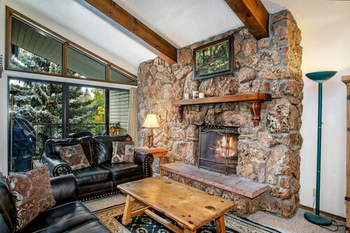 Beaver Creek West 4bd/4ba free Ski shuttle The Perfect Mountain Nest