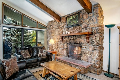 Beaver Creek West 4bd/4ba free Ski shuttle The Perfect Mountain Nest
