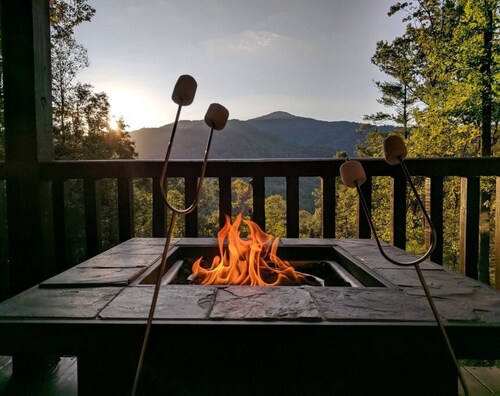 Smokies Overlook Lodge Game Room Spa Sauna new Fiber