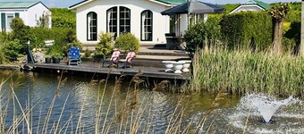 The Pearl of Zeeland. With sauna and a view of the water. 