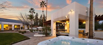 *Entertainers Paradise* Arcade/Golf Simu/Pickleball/Theater/Gym/Swim-up Bar!