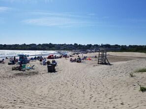 Beach nearby, sun loungers, beach towels - Your Favorite Beach getaway! (Narragansett)