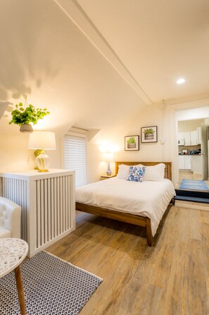1 habitación, tabla de planchar con plancha, wifi y ropa de cama