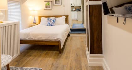 8077-Walk to Mayo- Elegantly Designed Apartment