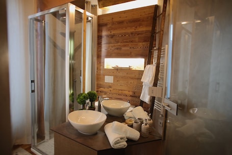 Bathroom. Epicurus guest house: Zeus