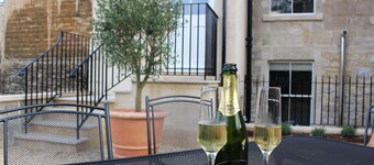 GARDEN APARTMENT - BATH -  a 2 bed apartment that sleeps 4 guests  in 2 bedrooms