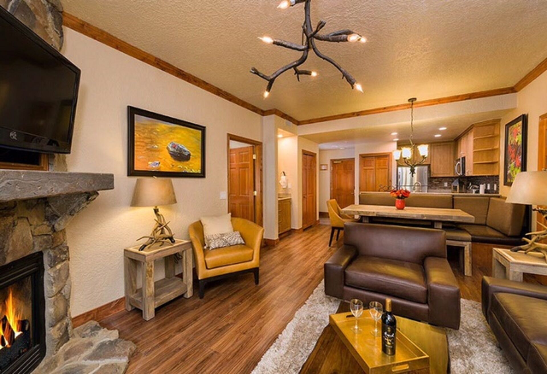 Fernseher, Kamin, Videospiele, DVD-Player