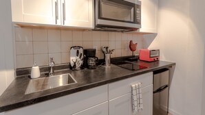 Kaffetrakter/tekoker, kjøleskap, mikrobølgeovn og ovn