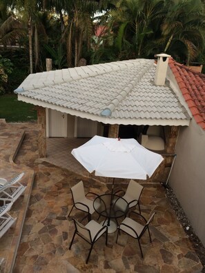 Outdoor dining - GREAT HOME IN RIVIERA WITH INCREDIBLE COST BENEFIT! (BERTIOGA)