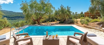 Lovely house with private pool