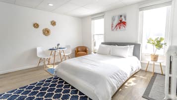 Iron/ironing board, WiFi, bed sheets
