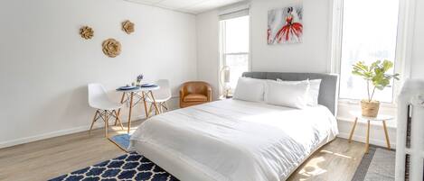 Iron/ironing board, WiFi, bed sheets