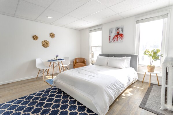 Iron/ironing board, WiFi, bed sheets