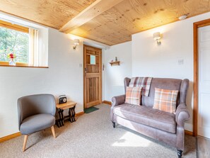 Living area - 1 bedroom accommodation in Berrynarbor, near Ilfracombe (Berrynarbor, near Ilfracombe)