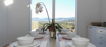 Modern Panoramic Hillside Escape