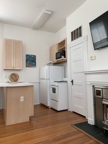 Perfect downtown game day apartment