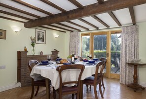 Dining - A delightful end of terrace house, set within the pretty town of Bidford-on-Avon (Bidford-on-Avon)