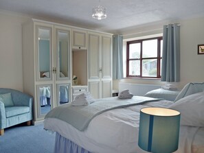 5 bedrooms, free WiFi, bed sheets