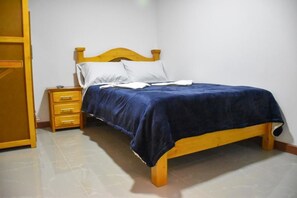 Habitación Deluxe | Espacio para trabajar con laptop, cortinas blackout y wifi gratis