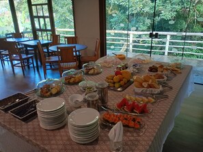 包含每日自助早餐