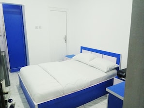 Premium bedding, individually decorated, individually furnished, desk