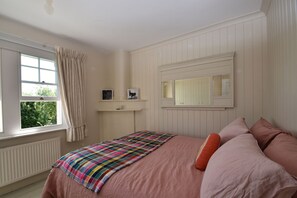 3 bedrooms, iron/ironing board, travel cot, free WiFi
