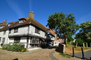 Exterior - Coastguard's Cottage, Sleeps 6 + 1 dog - Pett Level, near Rye, East Sussex (Pett Level, Rye, East Sussex)