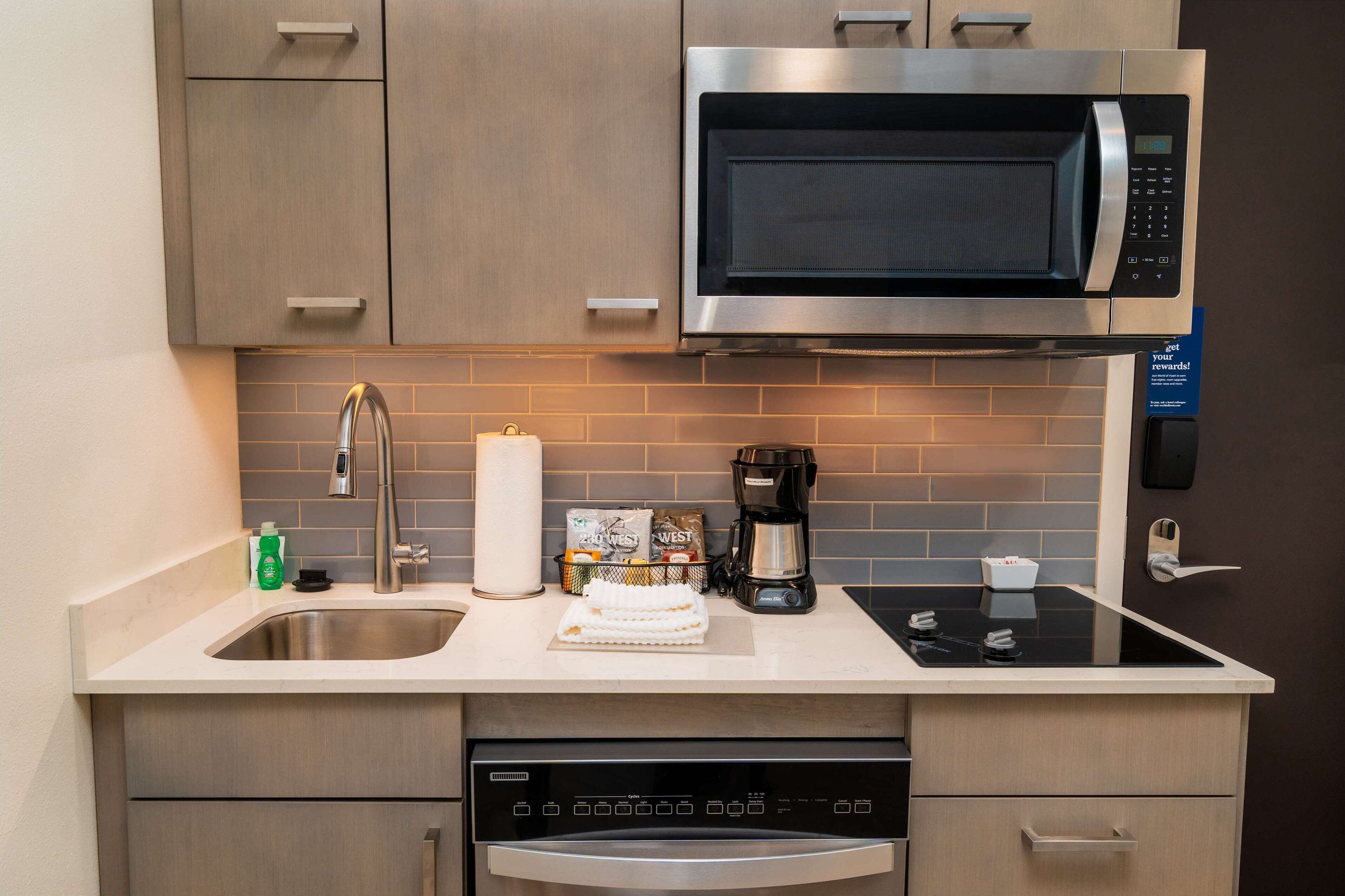 studio suite, multiple beds | hypo-allergenic bedding, desk, blackout curtains, iron/ironing board