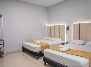 Desk, free WiFi, bed sheets - Hotel Nabú (Valledupar)