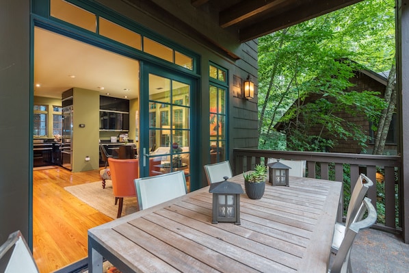 Outdoor dining