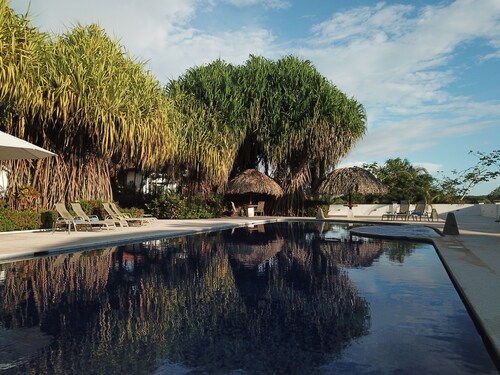 Gorgeous Resort-Style Luxury Accommodation in Tranquil Esterillos Este 