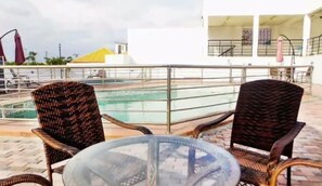 2 piscines extérieures
