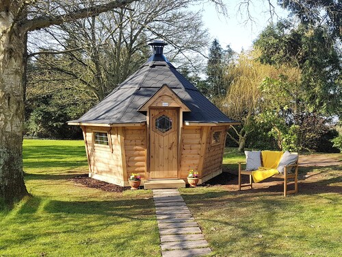 5 bedroom accommodation in Crossway Green, near Stourport-on-Severn